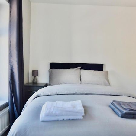 Come On In Lucas Street Newport Train Station Sleep Upto 8 Villa Exterior foto