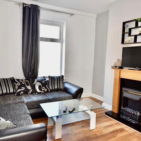 Come On In Lucas Street Newport Train Station Sleep Upto 8 Villa Exterior foto