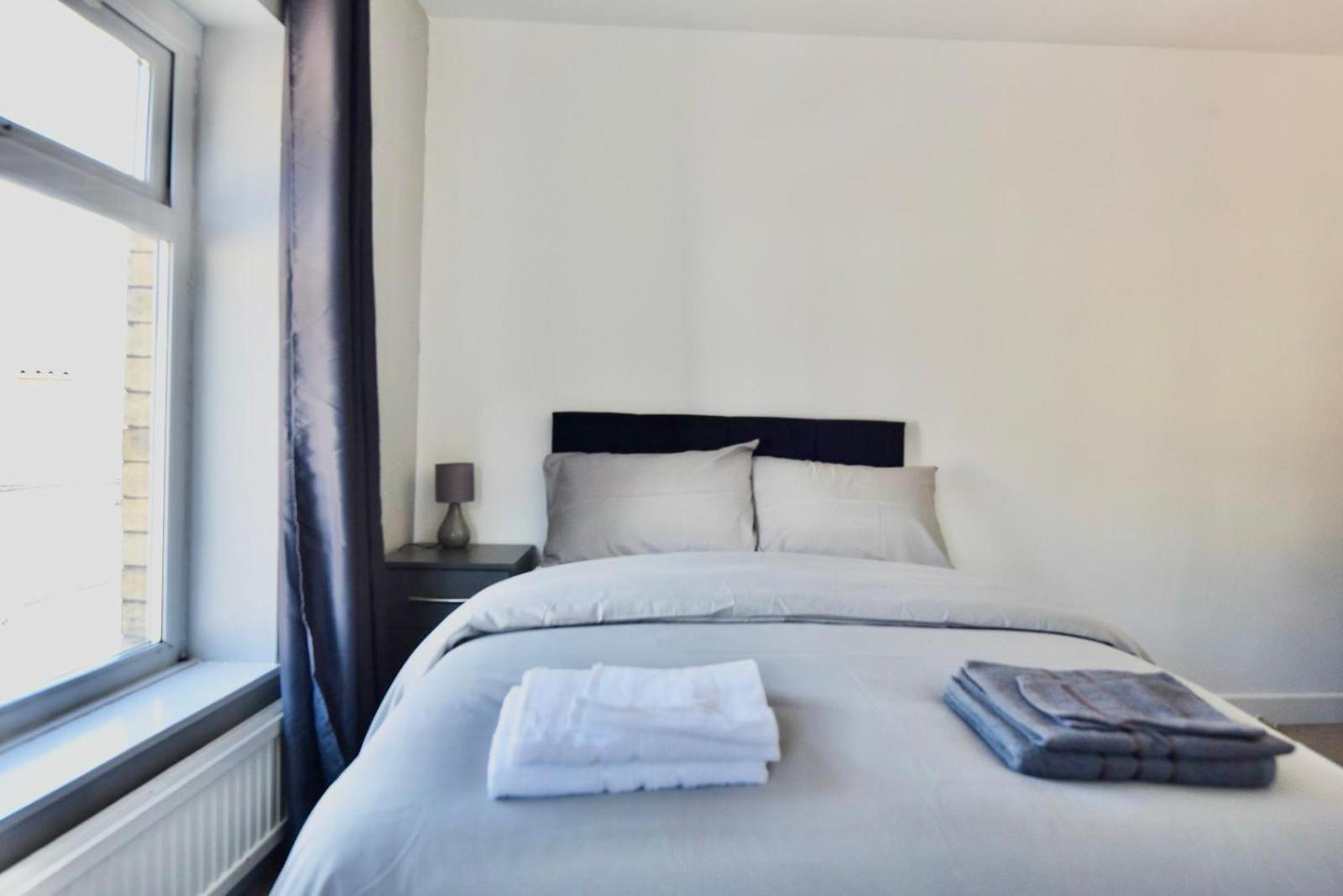 Come On In Lucas Street Newport Train Station Sleep Upto 8 Villa Exterior foto