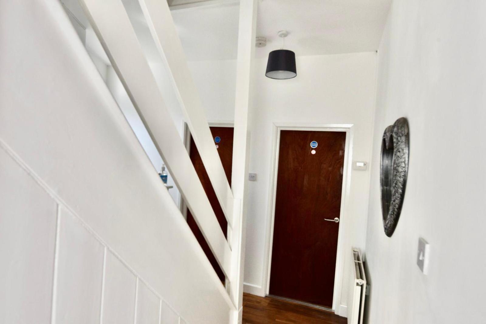 Come On In Lucas Street Newport Train Station Sleep Upto 8 Villa Exterior foto