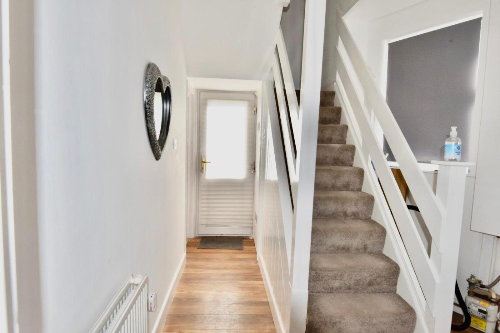 Come On In Lucas Street Newport Train Station Sleep Upto 8 Villa Exterior foto