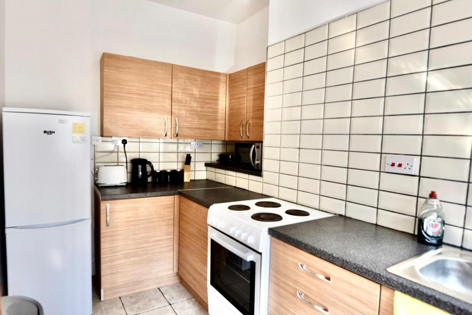 Come On In Lucas Street Newport Train Station Sleep Upto 8 Villa Exterior foto