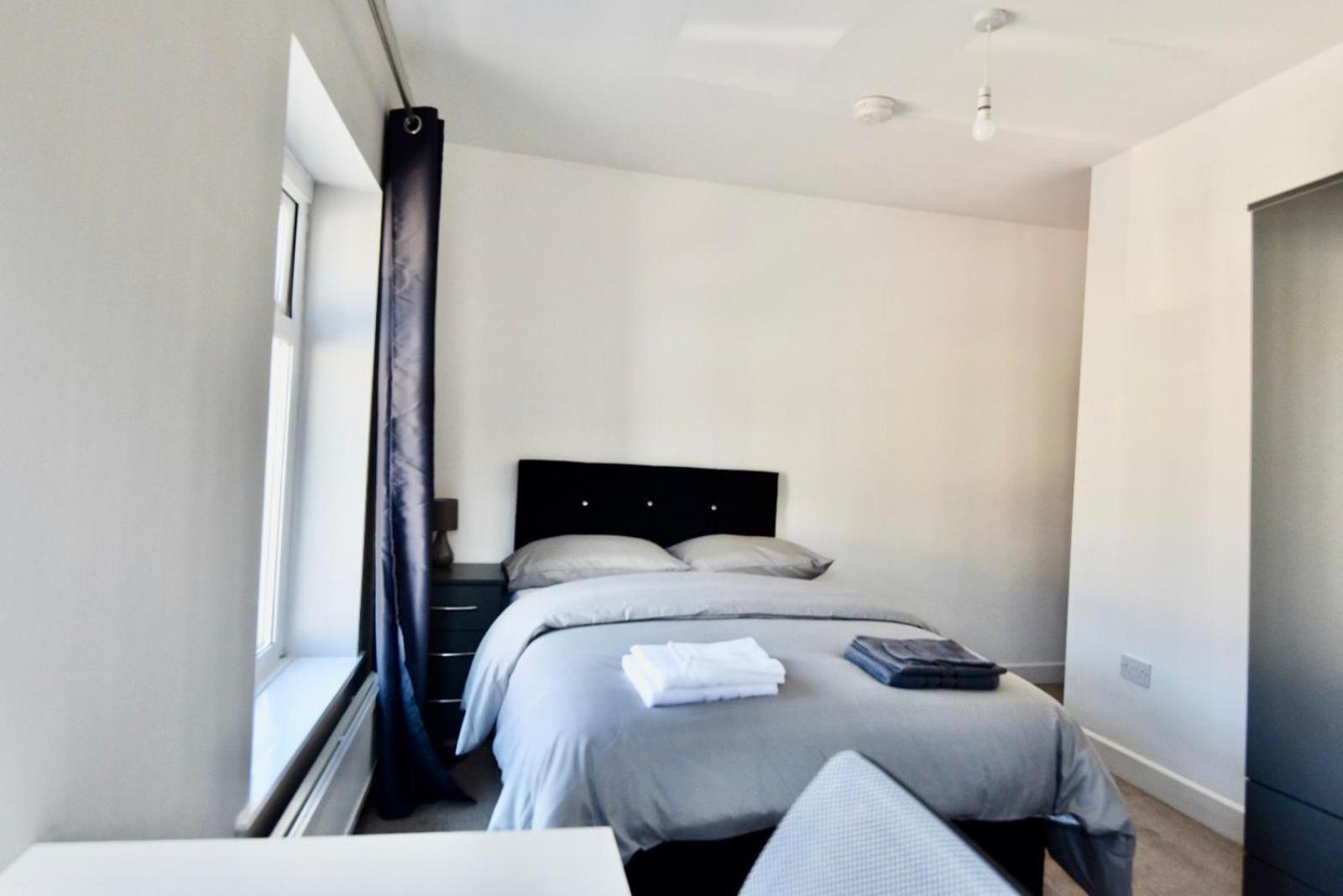 Come On In Lucas Street Newport Train Station Sleep Upto 8 Villa Exterior foto