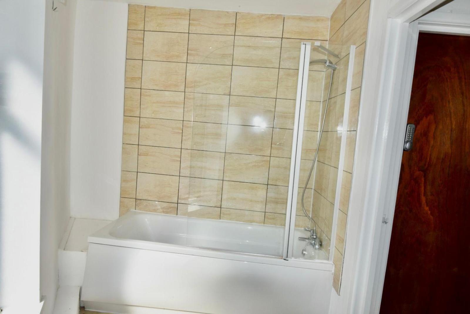 Come On In Lucas Street Newport Train Station Sleep Upto 8 Villa Exterior foto