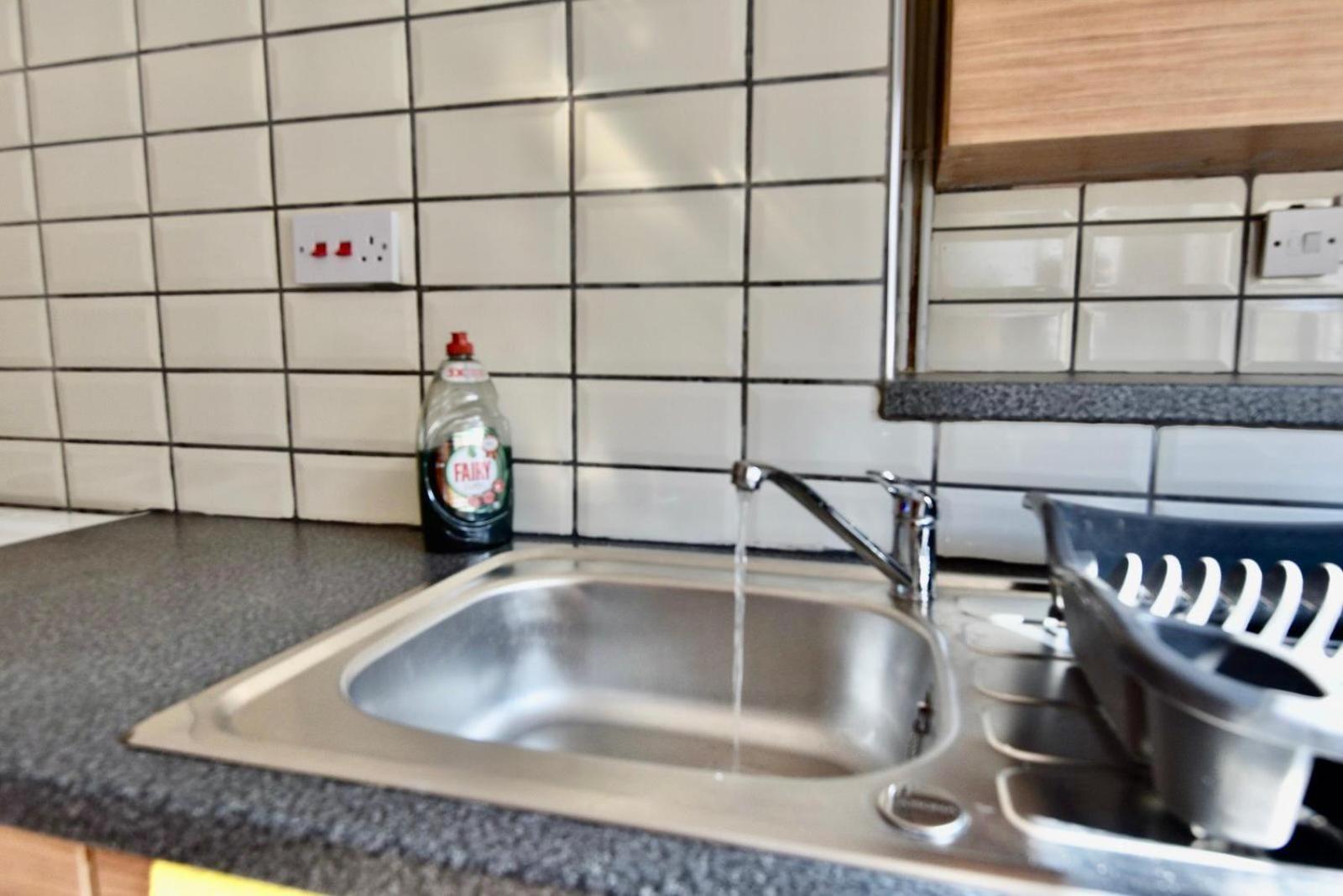 Come On In Lucas Street Newport Train Station Sleep Upto 8 Villa Exterior foto