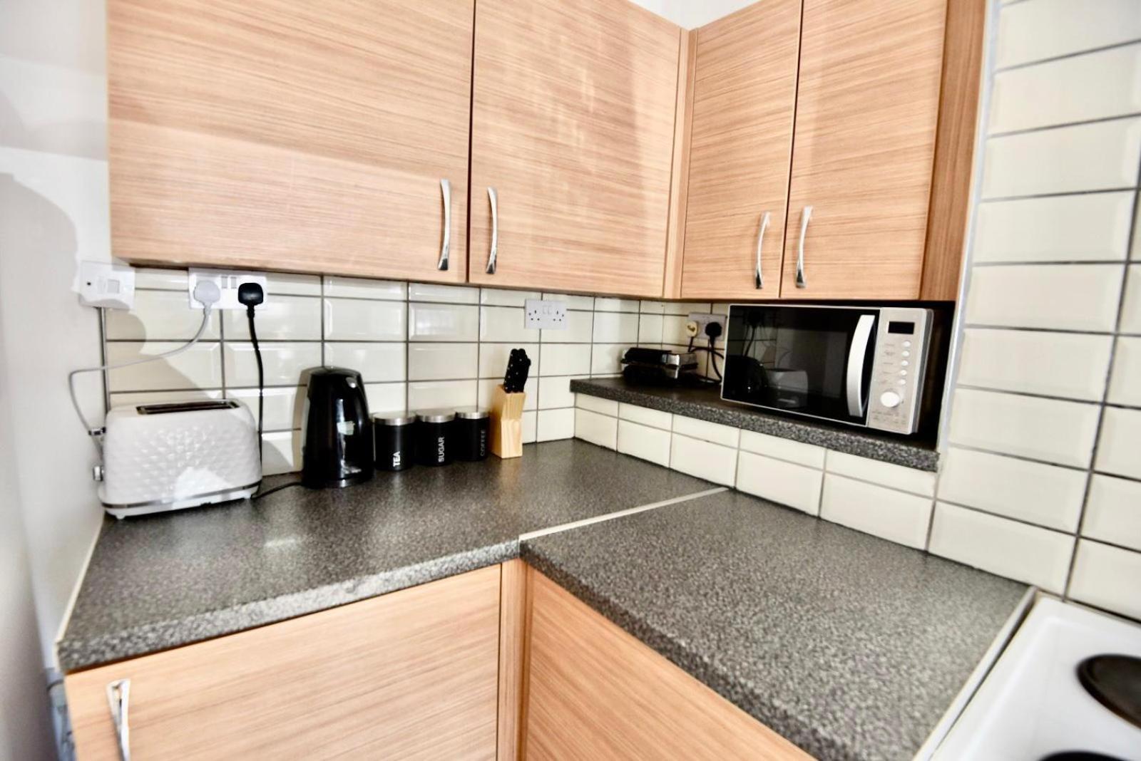 Come On In Lucas Street Newport Train Station Sleep Upto 8 Villa Exterior foto